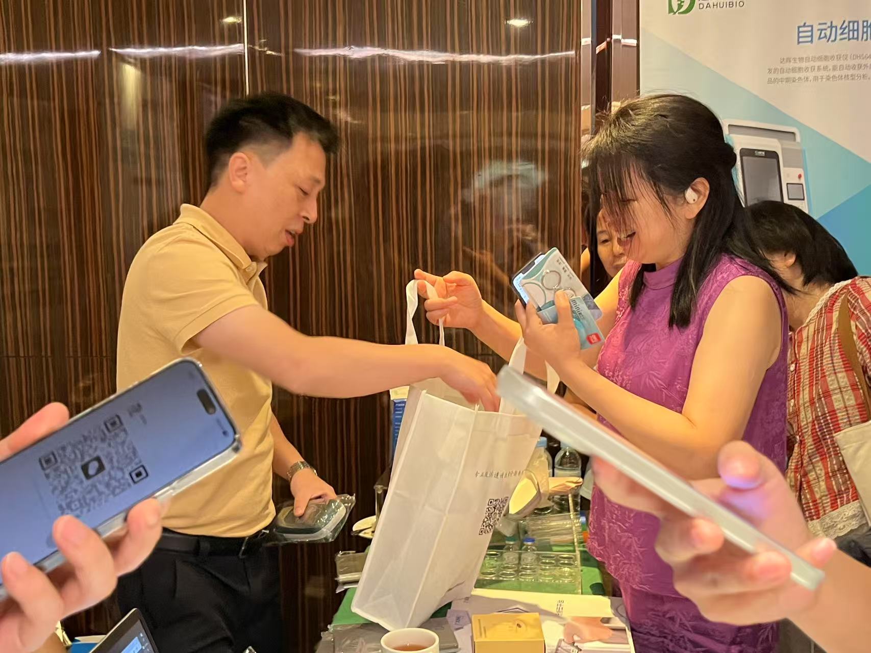 圆满闭幕 | 多彩联盟信誉平台官网闪耀2025年广东省医师协会医学遗传医师分会年会，共绘精准医疗新篇章